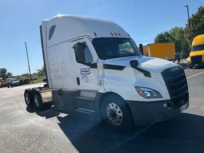 Freightliner Cascadia 126 Sleeper Semi Truck - 72" Integral Sleeper, 455HP, 12 Speed Automatic