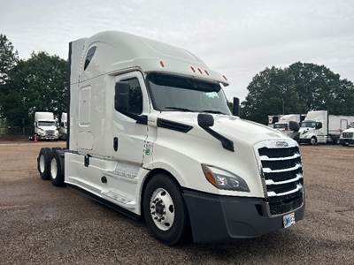 Freightliner Cascadia 126 Sleeper Semi Truck - 72" Integral Sleeper, Cummins 450HP, 13 Speed Automatic