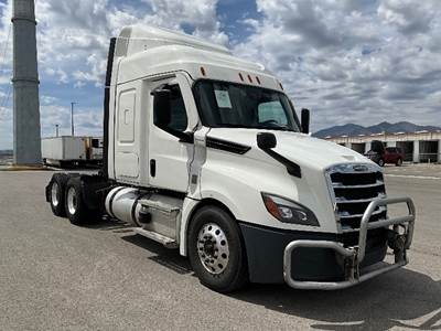 Freightliner Cascadia 126 Sleeper Semi Truck - 48" Integral Sleeper, 475HP, 12 Speed Automatic