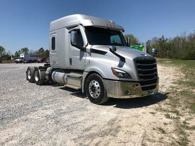 Freightliner Cascadia 126 Sleeper Semi Truck - 72" Integral Sleeper, 475HP, 12 Speed Automatic