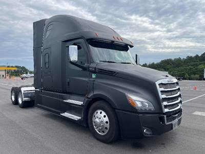 Freightliner Cascadia 126 Sleeper Semi Truck - 72" Integral Sleeper, 560HP, 12 Speed Automatic