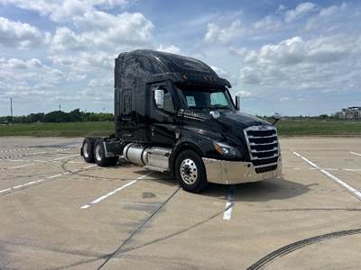 Freightliner Cascadia 126 Sleeper Semi Truck - 72" Integral Sleeper, 475HP, 12 Speed Automatic