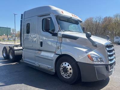 Freightliner Cascadia 126 Sleeper Semi Truck - 60" Integral Sleeper, Cummins 450HP, 10 Speed Automatic