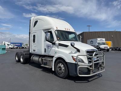 Freightliner Cascadia 126 Sleeper Semi Truck - 72" Integral Sleeper, 475HP, 12 Speed Automatic