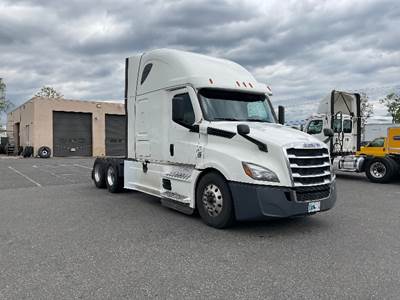 Freightliner Cascadia 126 Sleeper Semi Truck - 72" Integral Sleeper, 455HP, 12 Speed Automatic