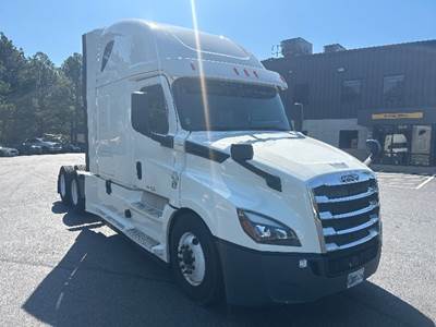Freightliner Cascadia 126 Sleeper Semi Truck - 72" Integral Sleeper, Cummins 450HP, 13 Speed Automatic
