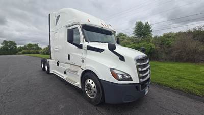 Freightliner Cascadia 126 Sleeper Semi Truck - 72" Integral Sleeper, Cummins 450HP, 13 Speed Automatic