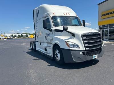 Freightliner Cascadia 126 Sleeper Semi Truck - 72" Integral Sleeper, 455HP, 12 Speed Automatic