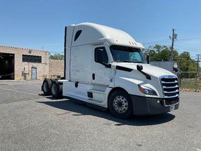 Freightliner Cascadia 126 Sleeper Semi Truck - 72" Integral Sleeper, 455HP, 12 Speed Automatic