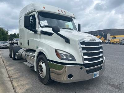 Freightliner Cascadia 126 Sleeper Semi Truck - 60" Integral Sleeper, 455HP, 13 Speed Manual