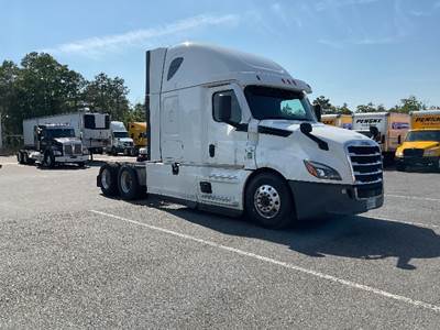 Freightliner Cascadia 126 Sleeper Semi Truck - 72" Integral Sleeper, 455HP, 12 Speed Automatic