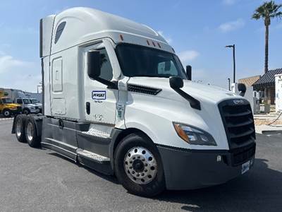 Freightliner Cascadia 126 Sleeper Semi Truck - 72" Integral Sleeper, 455HP, 12 Speed Automatic