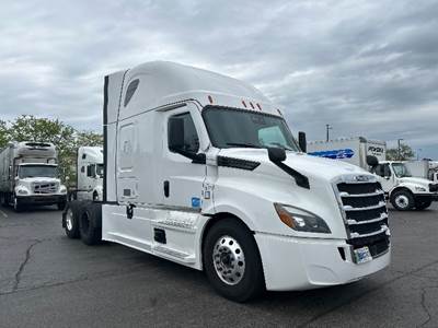 Freightliner Cascadia 126 Sleeper Semi Truck - 72" Integral Sleeper, 455HP, 12 Speed Automatic