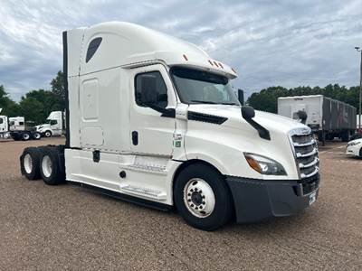 Freightliner Cascadia 126 Sleeper Semi Truck - 72" Integral Sleeper, Cummins 450HP, 13 Speed Automatic
