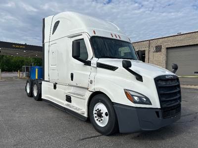 Freightliner Cascadia 126 Sleeper Semi Truck - 72" Integral Sleeper, 455HP, 12 Speed Automatic