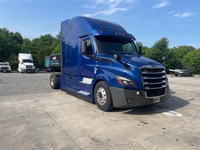 Freightliner Cascadia 126 Single Axle Sleeper Semi Truck - 72" Integral Sleeper, 435HP, 12 Speed Automatic
