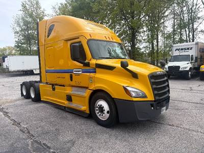 Freightliner Cascadia 126 Sleeper Semi Truck - 72" Integral Sleeper, 455HP, 12 Speed Automatic