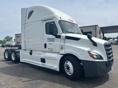Freightliner Cascadia 126 Sleeper Semi Truck - 72" Integral Sleeper, 455HP, 12 Speed Automatic