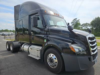 Freightliner Cascadia 126 Sleeper Semi Truck - 72" Integral Sleeper, Cummins 400HP, 12 Speed Automatic