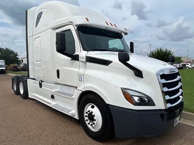 Freightliner Cascadia 126 Sleeper Semi Truck - 72" Integral Sleeper, Cummins 450HP, 13 Speed Automatic