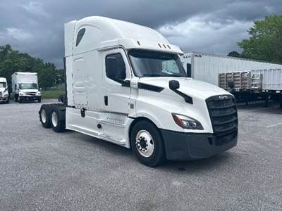 Freightliner Cascadia 126 Sleeper Semi Truck - 72" Integral Sleeper, Cummins 450HP, 13 Speed Automatic
