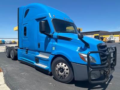 Freightliner Cascadia 126 Sleeper Semi Truck - 72" Integral Sleeper, 455HP, 12 Speed Automatic