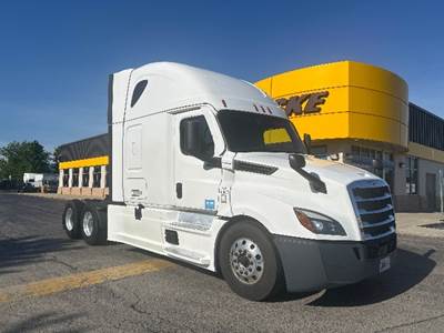 Freightliner Cascadia 126 Sleeper Semi Truck - 72" Integral Sleeper, 455HP, 12 Speed Automatic