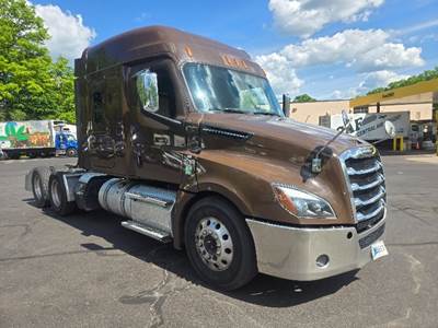 Freightliner Cascadia 126 Sleeper Semi Truck - 60" Integral Sleeper, 455HP, 10 Speed Manual