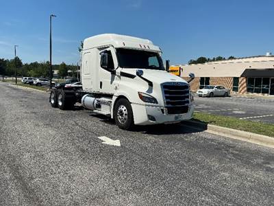Freightliner Cascadia 126 Sleeper Semi Truck - 60" Integral Sleeper, 455HP, 12 Speed Automatic