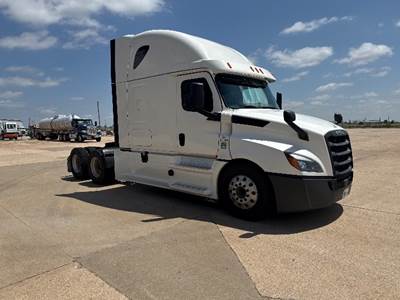 Freightliner Cascadia 126 Sleeper Semi Truck - 72" Integral Sleeper, Cummins 450HP, 13 Speed Automatic