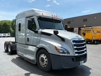 Freightliner Cascadia 126 Sleeper Semi Truck - 60" Integral Sleeper, Cummins 450HP, 10 Speed Automatic