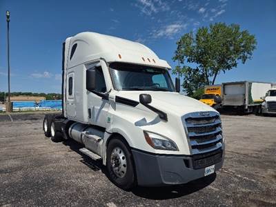 Freightliner Cascadia 126 Sleeper Semi Truck - 72" Integral Sleeper, Cummins 450HP, 10 Speed Automatic