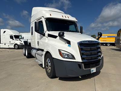 Freightliner Cascadia 126 Sleeper Semi Truck - 60" Integral Sleeper, 505HP, 12 Speed Automatic