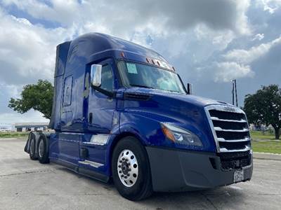 Freightliner Cascadia 126 Sleeper Semi Truck - 72" Integral Sleeper, 455HP, 12 Speed Automatic
