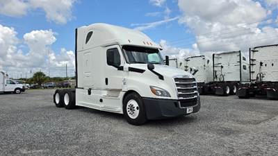 Freightliner T12664ST Sleeper Semi Truck - 72" Integral Sleeper, Cummins 450HP, 13 Speed Automatic
