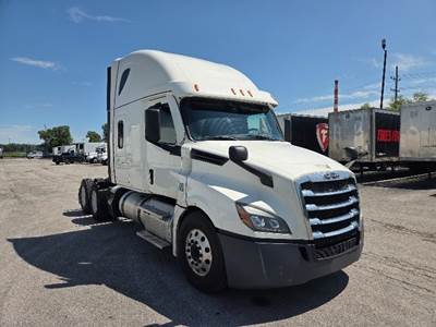 Freightliner Cascadia 126 Sleeper Semi Truck - 72" Integral Sleeper, Cummins 450HP, 10 Speed Automatic