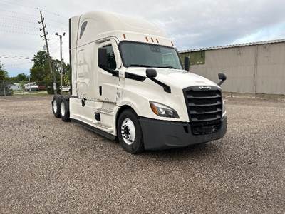 Freightliner Cascadia 126 Sleeper Semi Truck - 72" Integral Sleeper, 455HP, 12 Speed Automatic