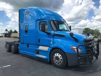 Freightliner Cascadia 126 Sleeper Semi Truck - 72" Integral Sleeper, 455HP, 12 Speed Automatic