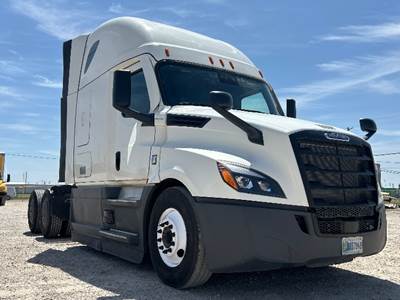 Freightliner Cascadia 126 Sleeper Semi Truck - 72" Integral Sleeper, 450HP, 12 Speed Automatic