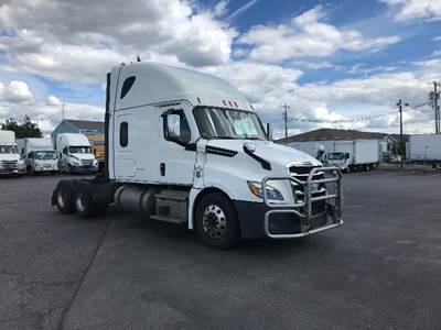 Freightliner Cascadia 126 Sleeper Semi Truck - 72" Integral Sleeper, 475HP, 12 Speed Automatic