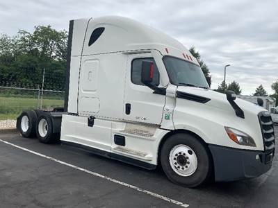Freightliner Cascadia 126 Sleeper Semi Truck - 72" Integral Sleeper, 455HP, 12 Speed Automatic