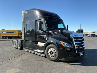Freightliner Cascadia 126 Sleeper Semi Truck - 72" Integral Sleeper, 455HP, 10 Speed Manual