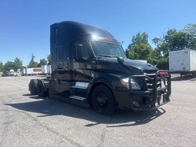 Freightliner Cascadia 126 Sleeper Semi Truck - 60" Integral Sleeper, 505HP, 12 Speed Automatic