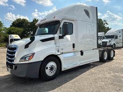 Freightliner Cascadia 126 Sleeper Semi Truck - 72" Integral Sleeper, Cummins 450HP, 13 Speed Automatic
