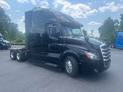 Freightliner Cascadia 126 Single Axle Sleeper Semi Truck - 72" Integral Sleeper, 600HP, 12 Speed Automatic