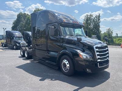 Freightliner Cascadia 126 Single Axle Sleeper Semi Truck - 72" Integral Sleeper, 600HP, 12 Speed Automatic