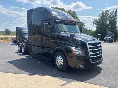 Freightliner Cascadia 126 Single Axle Sleeper Semi Truck - 72" Integral Sleeper, 600HP, 12 Speed Automatic