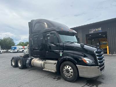 Freightliner Cascadia 126 Sleeper Semi Truck - 60" Integral Sleeper, 475HP, 10 Speed Manual