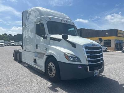 Freightliner Cascadia 126 Sleeper Semi Truck - 72" Integral Sleeper, 400HP, 12 Speed Automatic