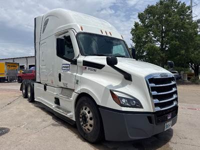 Freightliner Cascadia 126 Sleeper Semi Truck - 72" Integral Sleeper, 455HP, 12 Speed Automatic